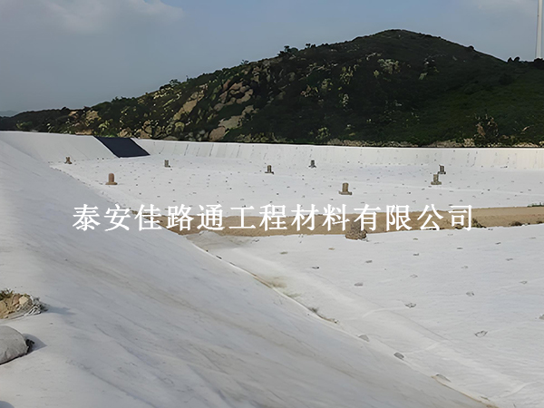HDPE復合土工膜能用多久?5大關鍵因素決定壽命長短 HDPE復合土工膜能用多久?5大關鍵因素決定壽命長短