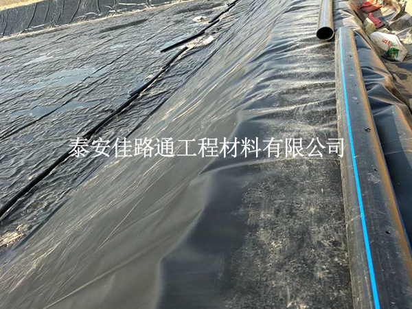 夏季鋪養殖防滲膜會“翻車”?掌握這4點施工穩如泰山 夏季鋪養殖防滲膜會“翻車”?掌握這4點施工穩如泰山