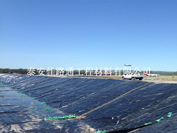 水產養殖防滲膜鋪設穩不穩?6 個硬核技巧保工程不 “翻車” 水產養殖防滲膜鋪設穩不穩?6 個硬核技巧保工程不 “翻車”