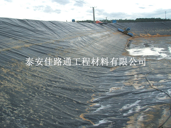 養殖防滲膜用得久?鋪設維護技巧請收好 養殖防滲膜用得久?鋪設維護技巧請收好